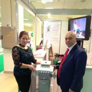 Доктор Абуязидов А.М. с менеджером Научно-производственного лазерного центр "Техника" Истоминой Н.В