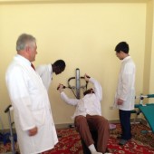 Кабинет ЛФК, Али Малачевич со студентами из Ганы и Афганистана