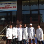 Доктор Абуязидов А.М. со студентами294